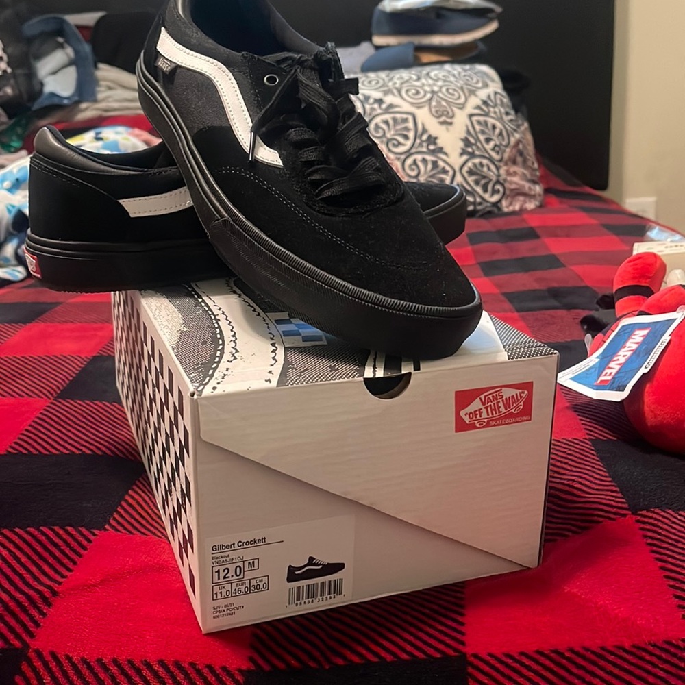 New in box men’s vans